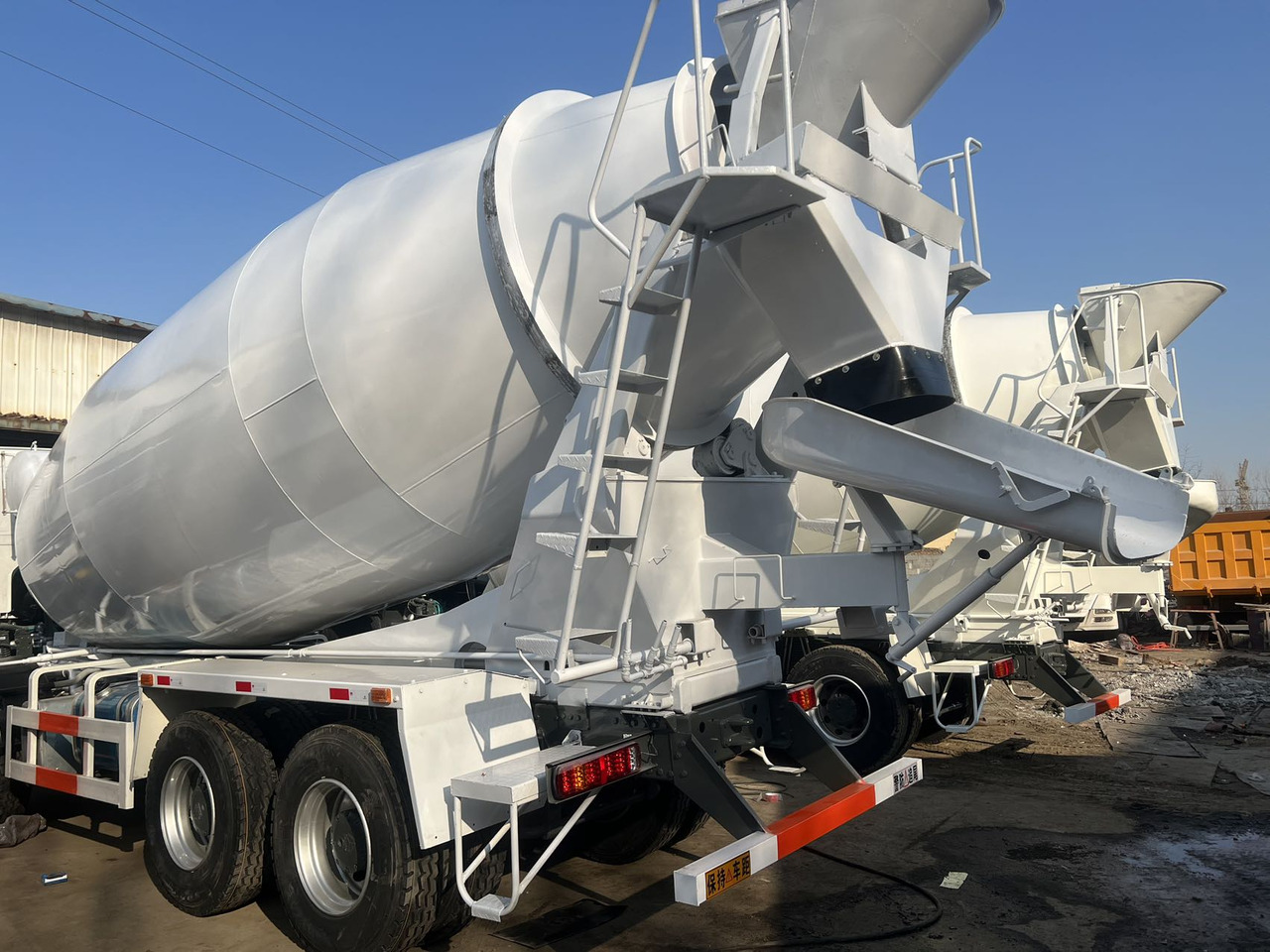 SINOTRUK HOWO 371 8X4 16 Cubic Meter SINOTRUK Howo Concrete Mixer Truck - Fahrmischer: das Bild 1 SINOTRUK HOWO 371 8X4 16 Cubic Meter SINOTRUK Howo Concrete Mixer Truck - Fahrmischer: das Bild 1
