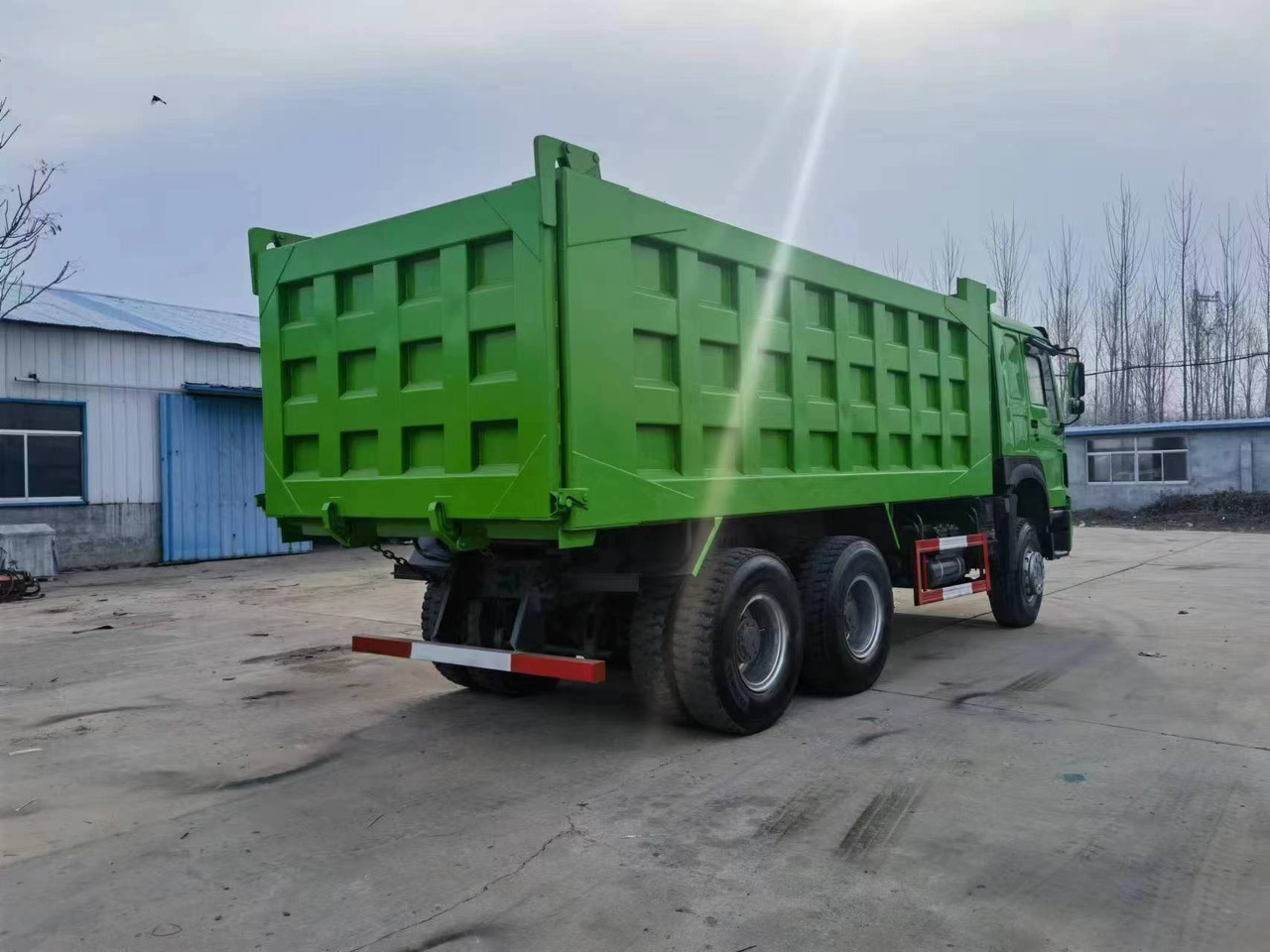 SINOTRUK HOWO DUMP TRUCK - Kipper: das Bild 3 SINOTRUK HOWO DUMP TRUCK - Kipper: das Bild 3
