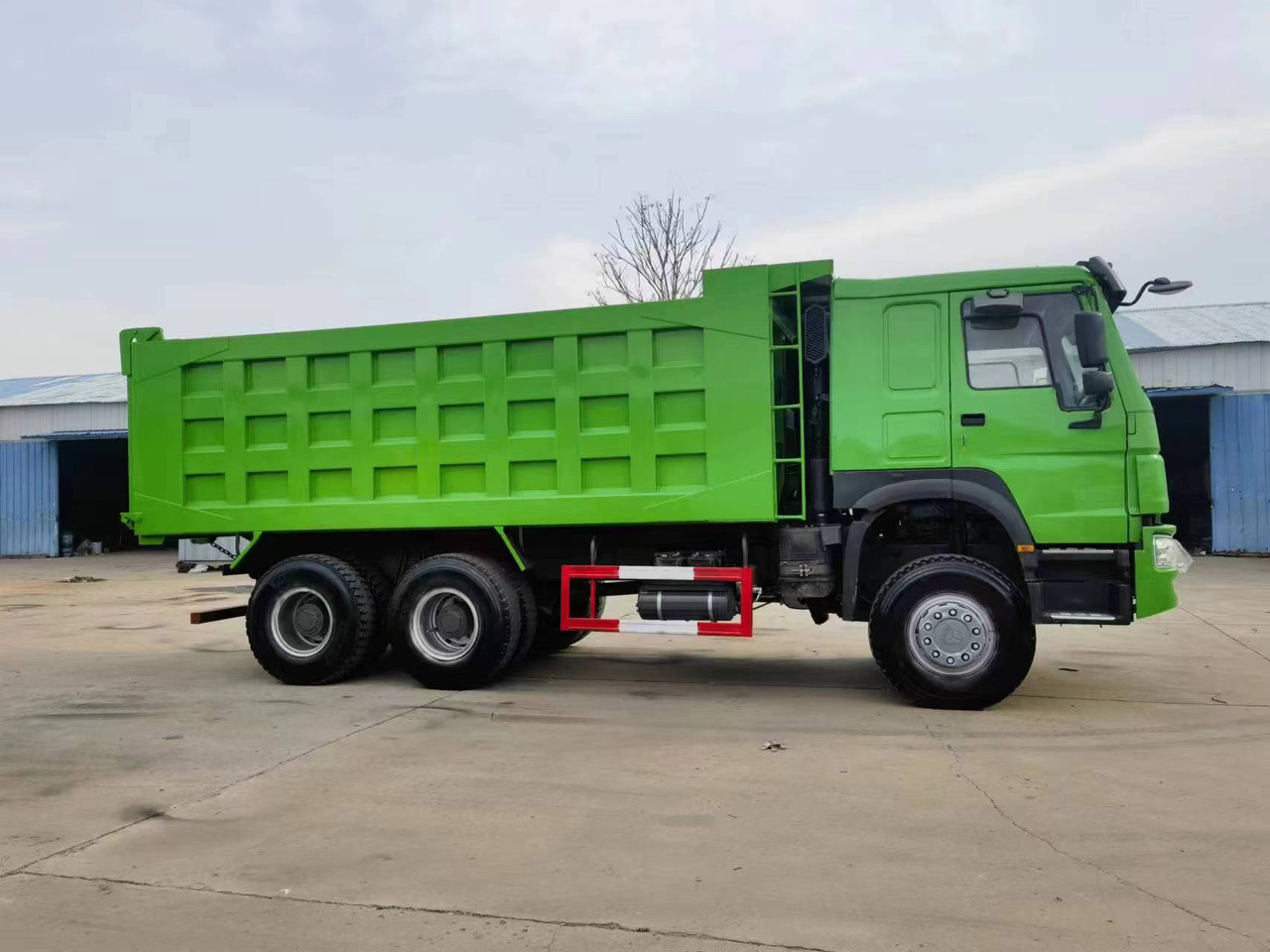 SINOTRUK HOWO DUMP TRUCK - Kipper: das Bild 2 SINOTRUK HOWO DUMP TRUCK - Kipper: das Bild 2