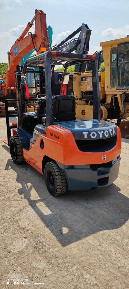TOYOTA FD35 - Gabelstapler: das Bild 4 TOYOTA FD35 - Gabelstapler: das Bild 4