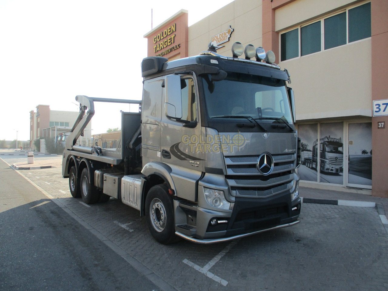 MERCEDES-BENZ 2642 6×2 DOUBLE SKIP LOADER with HIAB Crane - Absetzkipper: das Bild 1 MERCEDES-BENZ 2642 6×2 DOUBLE SKIP LOADER with HIAB Crane - Absetzkipper: das Bild 1