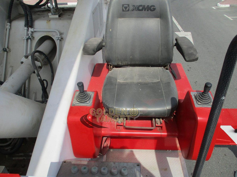 Arbeitsbühne Mercedes-Benz Actros 3332: das Bild 19 Arbeitsbühne Mercedes-Benz Actros 3332: das Bild 19