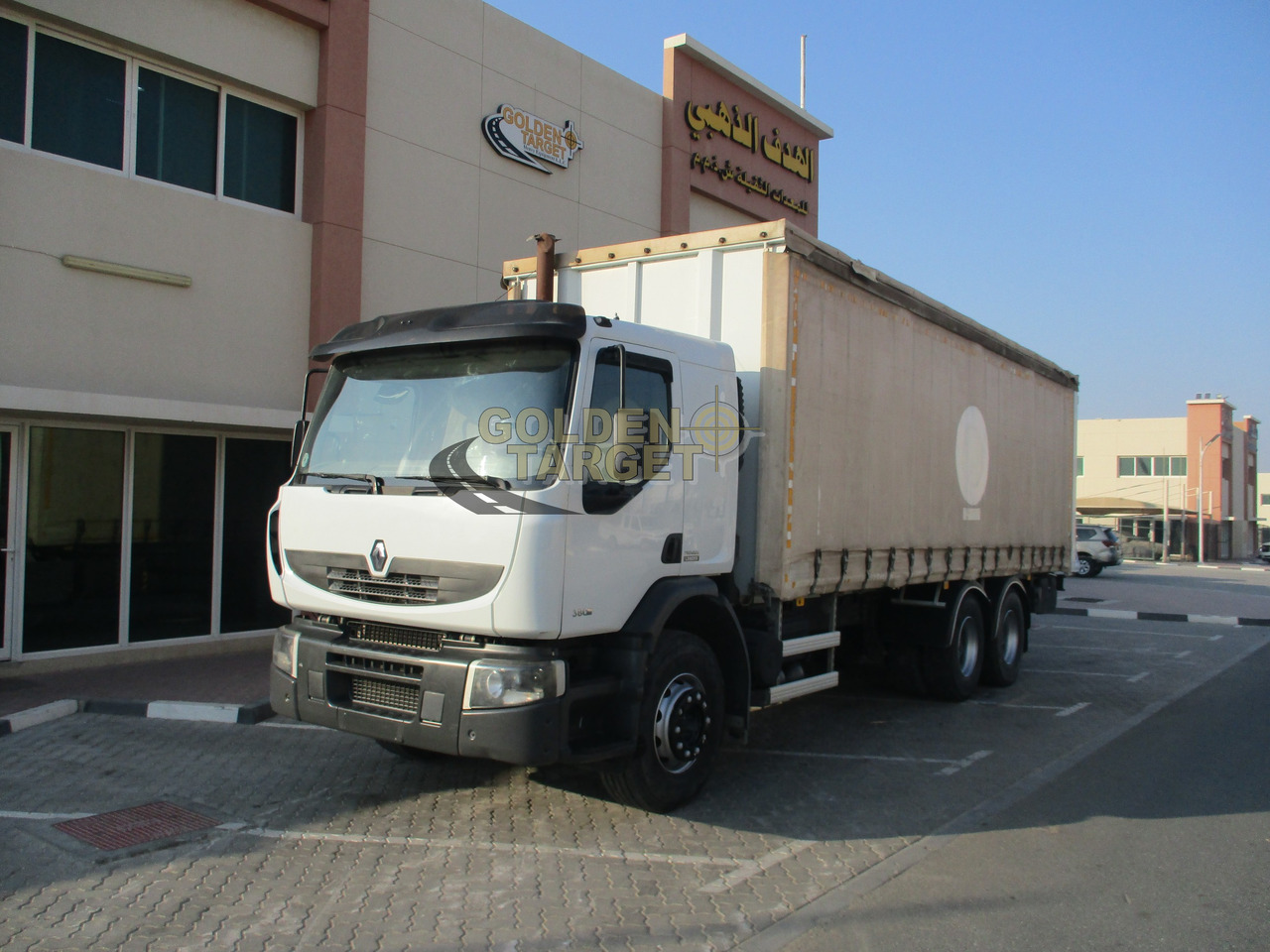 Renault KERAX 380 - Plane LKW: das Bild 2 Renault KERAX 380 - Plane LKW: das Bild 2