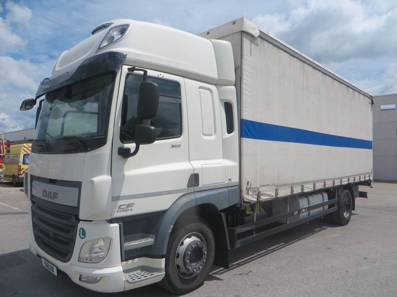 DAF CF320 4x2 18T Curtainside 7.70m - Plane LKW: das Bild 1 DAF CF320 4x2 18T Curtainside 7.70m - Plane LKW: das Bild 1