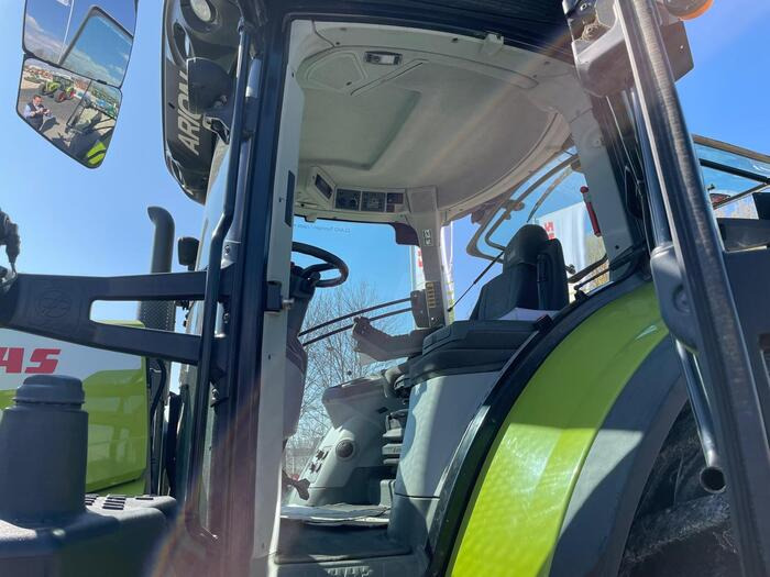 Claas Arion 650 - Traktor: das Bild 2 Claas Arion 650 - Traktor: das Bild 2