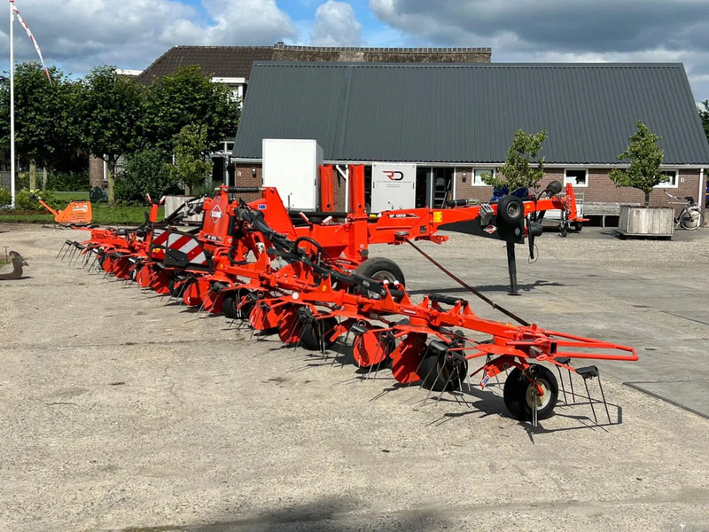 Kuhn GF 13012 Schudder getrokken - Heuwender/ Wenderechen: das Bild 2 Kuhn GF 13012 Schudder getrokken - Heuwender/ Wenderechen: das Bild 2