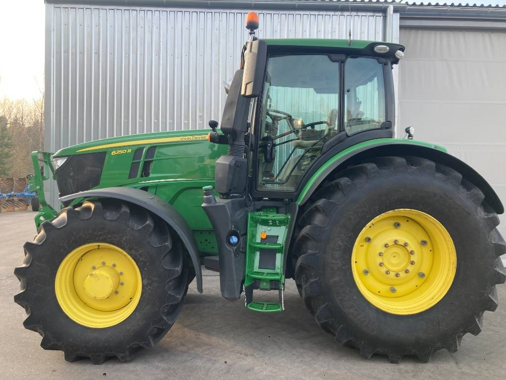 John Deere 6250 R - Traktor: das Bild 2 John Deere 6250 R - Traktor: das Bild 2