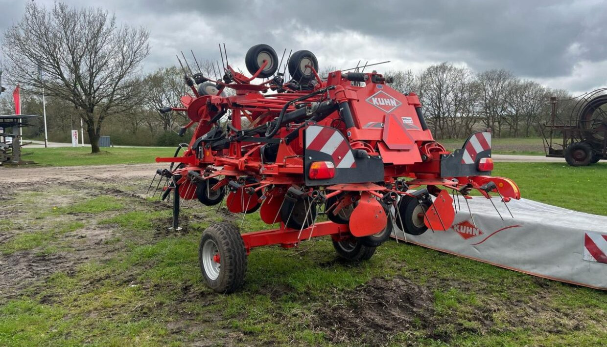 Kuhn 13M SPREDER - Heuwender/ Wenderechen: das Bild 2 Kuhn 13M SPREDER - Heuwender/ Wenderechen: das Bild 2