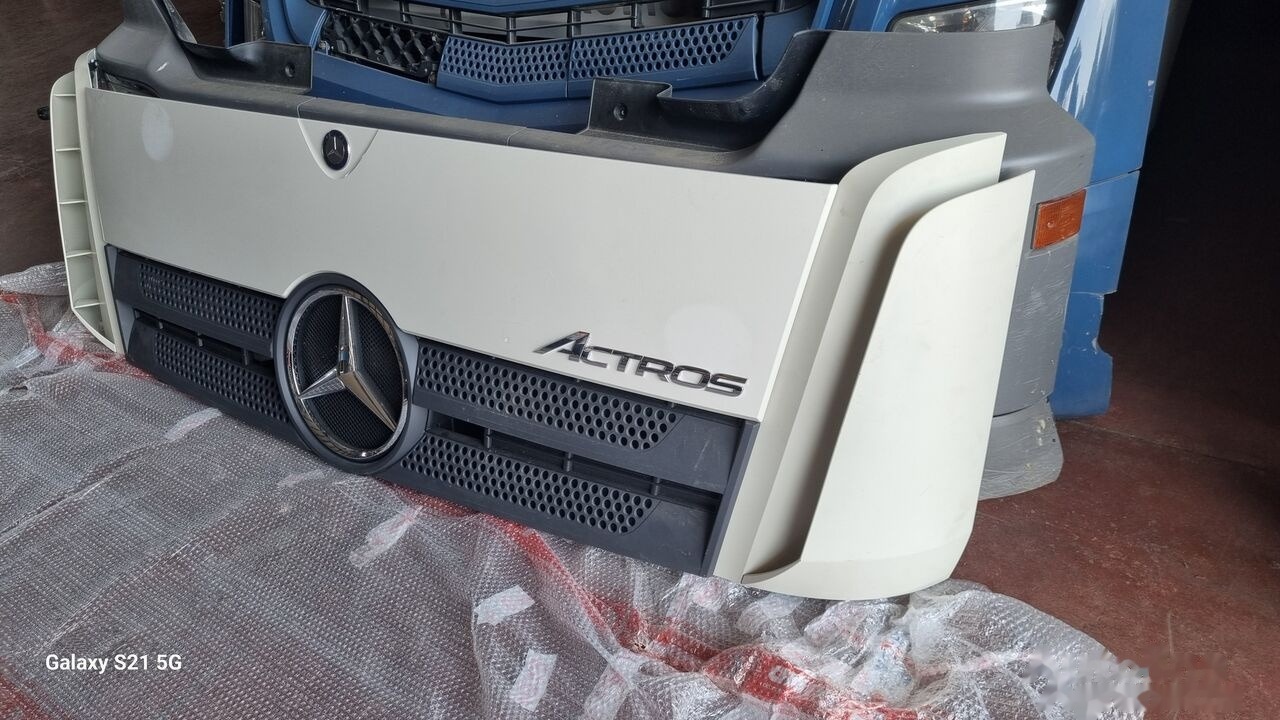 Mercedes-Benz MERCEDES ACTROS MP4 EURO 6 Mercedes-Benz ACTROS MP4 - Motorhaube für LKW: das Bild 1 Mercedes-Benz MERCEDES ACTROS MP4 EURO 6 Mercedes-Benz ACTROS MP4 - Motorhaube für LKW: das Bild 1