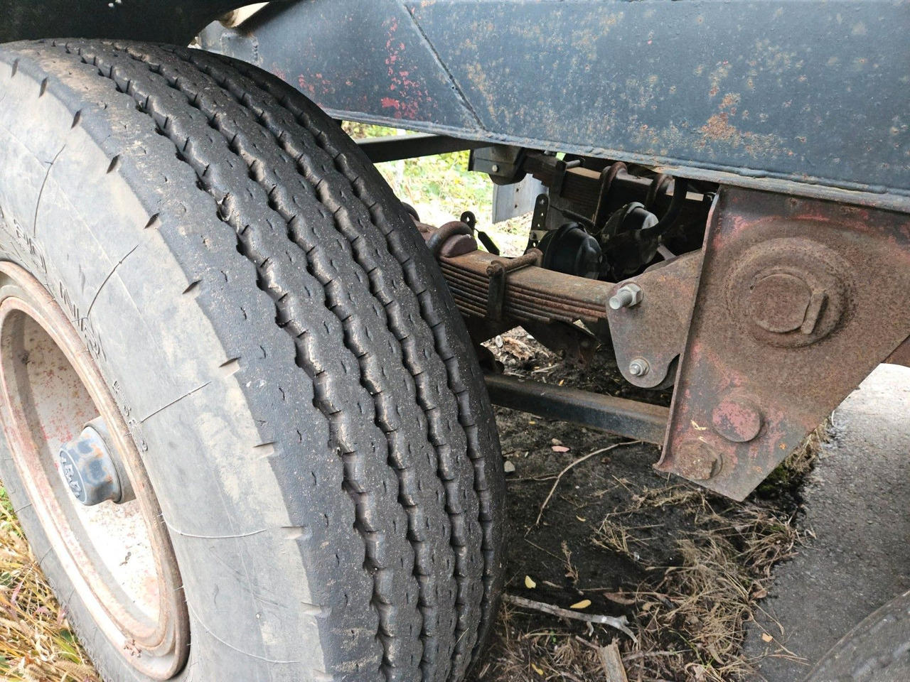 Kässbohrer Silo Güllefaß 33m³ Blattfederung - Siloauflieger: das Bild 5 Kässbohrer Silo Güllefaß 33m³ Blattfederung - Siloauflieger: das Bild 5