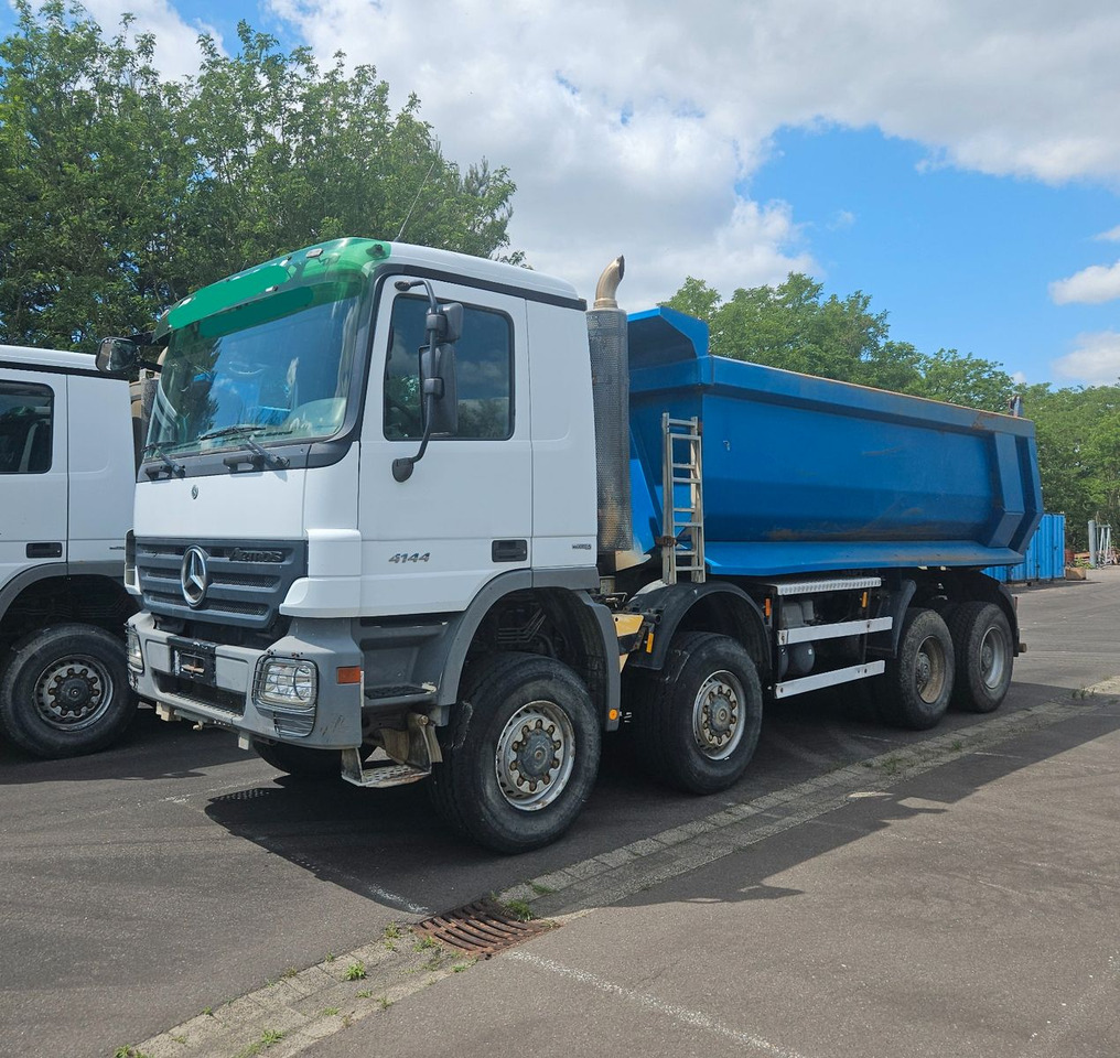 Mercedes-Benz Actros 4144 8x8 Hinterkipper - Kipper: das Bild 2 Mercedes-Benz Actros 4144 8x8 Hinterkipper - Kipper: das Bild 2