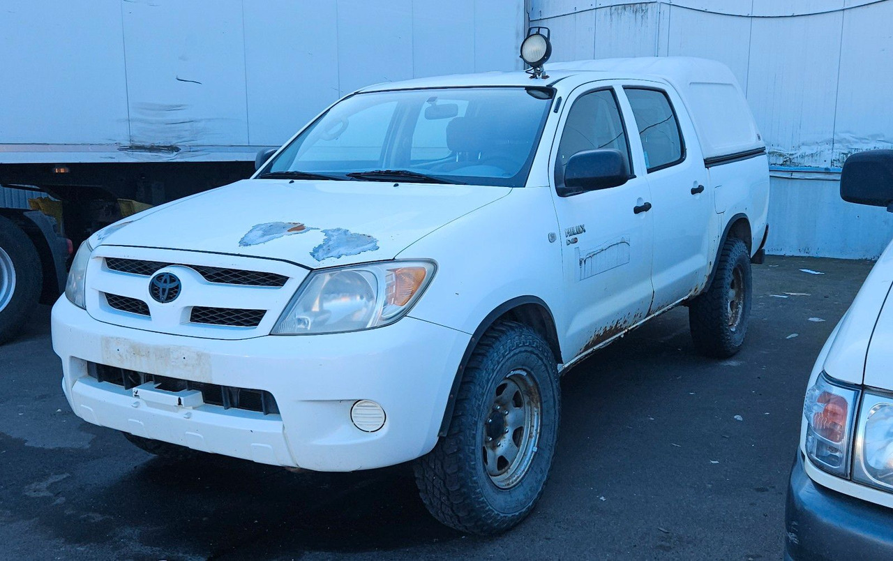 Toyota Hilux Double Cab 4x4 - SUV/ Geländewagen: das Bild 2 Toyota Hilux Double Cab 4x4 - SUV/ Geländewagen: das Bild 2