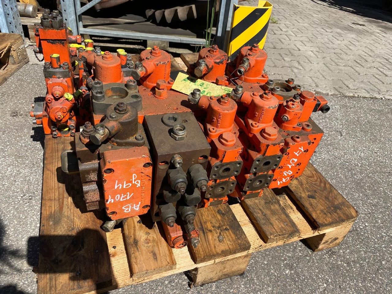 Atlas AB 1704 - Hydraulik ventil für Baumaschine: das Bild 1 Atlas AB 1704 - Hydraulik ventil für Baumaschine: das Bild 1
