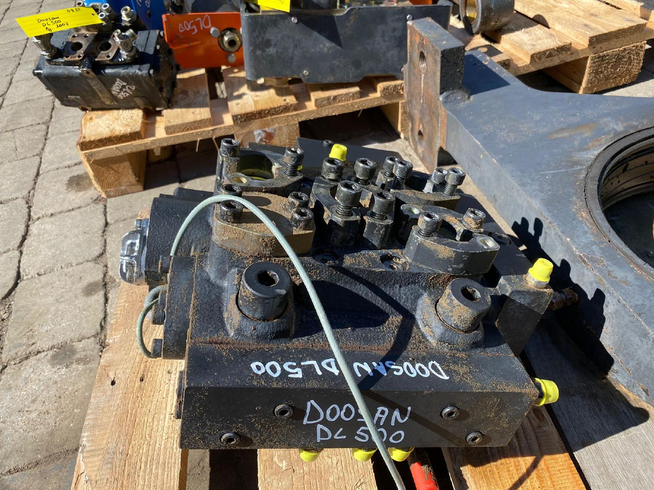 Doosan DL 500 - Hydraulik ventil für Baumaschine: das Bild 1 Doosan DL 500 - Hydraulik ventil für Baumaschine: das Bild 1