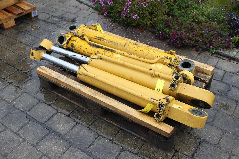 Hanomag D 400 - Hydraulikzylinder für Baumaschine: das Bild 1 Hanomag D 400 - Hydraulikzylinder für Baumaschine: das Bild 1