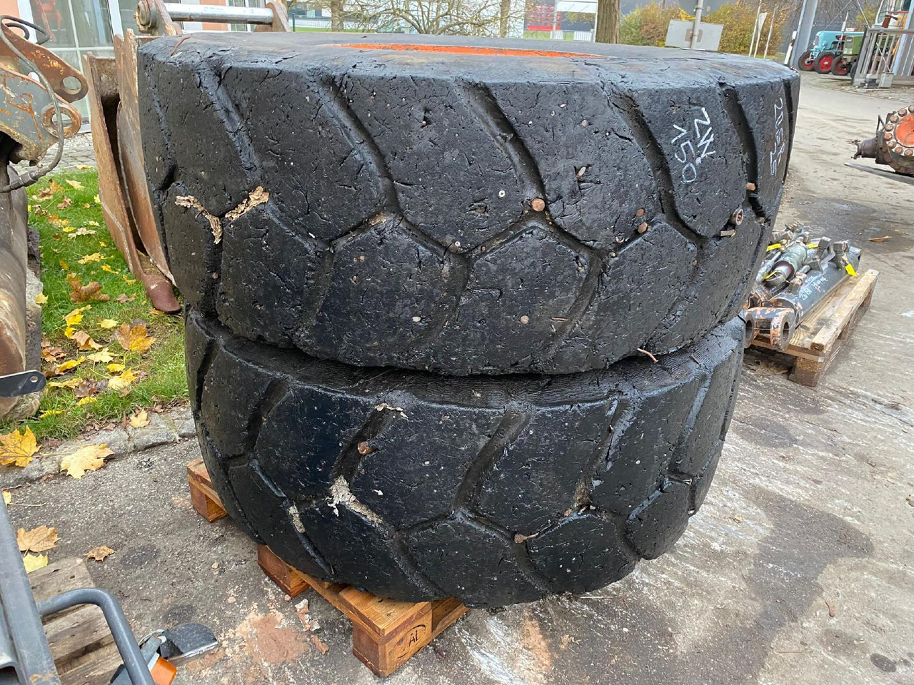 Hitachi 20,5 R 25 ZW 150 - Komplettrad für Baumaschine: das Bild 1 Hitachi 20,5 R 25 ZW 150 - Komplettrad für Baumaschine: das Bild 1