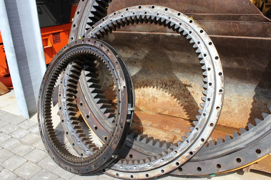 Hitachi 220 - Drehkranz für Baumaschine: das Bild 2 Hitachi 220 - Drehkranz für Baumaschine: das Bild 2