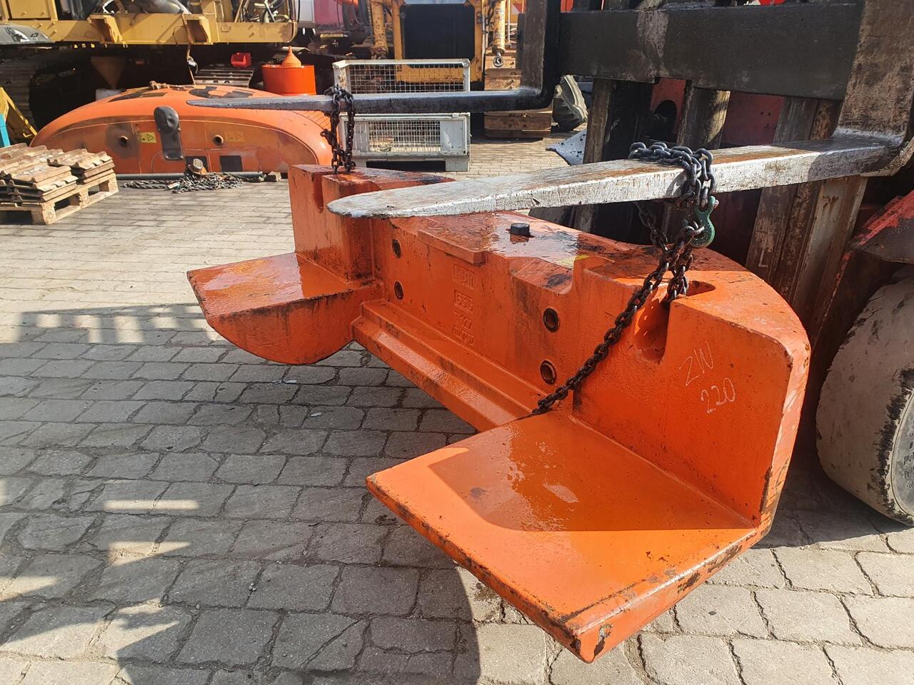 Hitachi ZW 220 - Gegengewicht für Radlader: das Bild 2 Hitachi ZW 220 - Gegengewicht für Radlader: das Bild 2