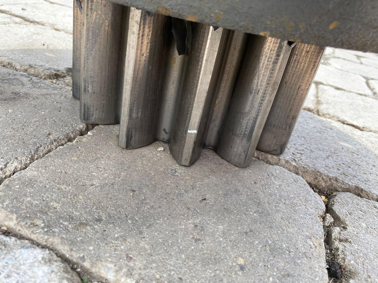 Holland E 305 - Schwenkmotor für Baumaschine: das Bild 5 Holland E 305 - Schwenkmotor für Baumaschine: das Bild 5