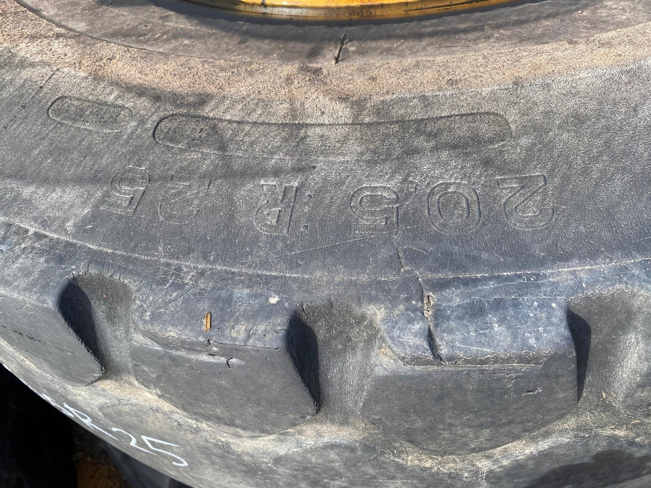 Liebherr 20,5R 25 aus L531 - Komplettrad für Baumaschine: das Bild 5 Liebherr 20,5R 25 aus L531 - Komplettrad für Baumaschine: das Bild 5