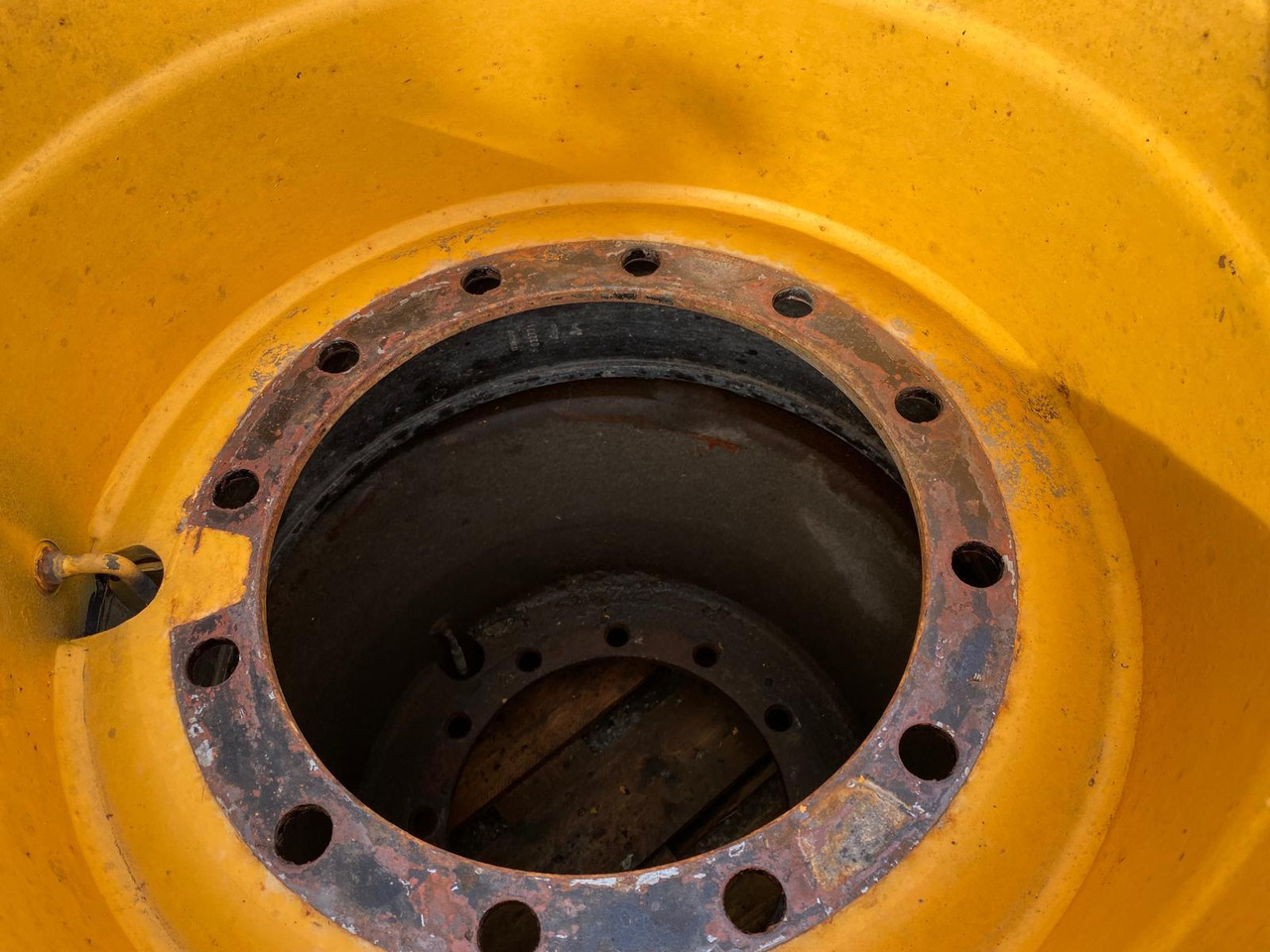 Liebherr 20,5R 25 aus L531 - Komplettrad für Baumaschine: das Bild 3 Liebherr 20,5R 25 aus L531 - Komplettrad für Baumaschine: das Bild 3