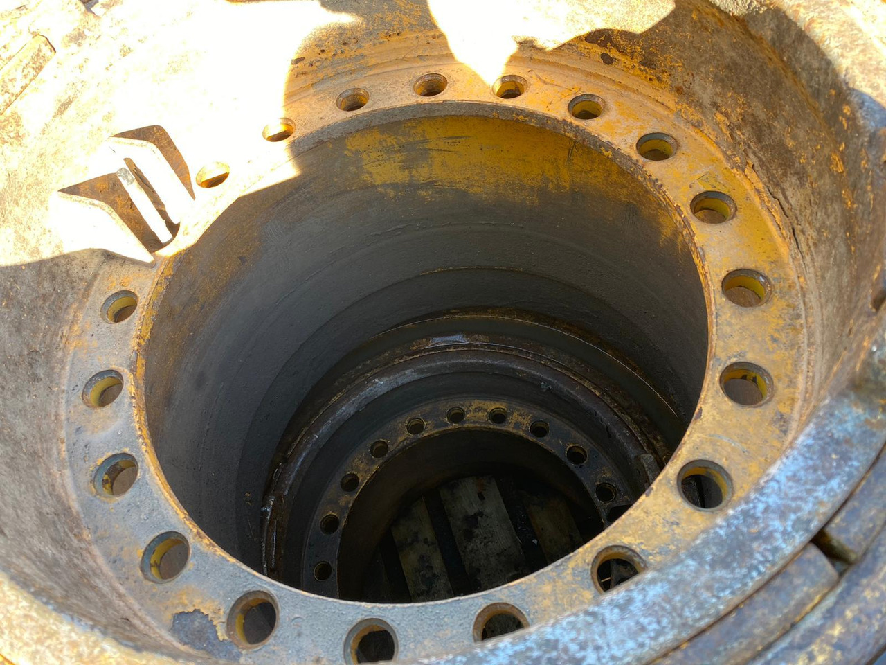 Liebherr 26,5R25 aus L564 - Reifen für Baumaschine: das Bild 2 Liebherr 26,5R25 aus L564 - Reifen für Baumaschine: das Bild 2
