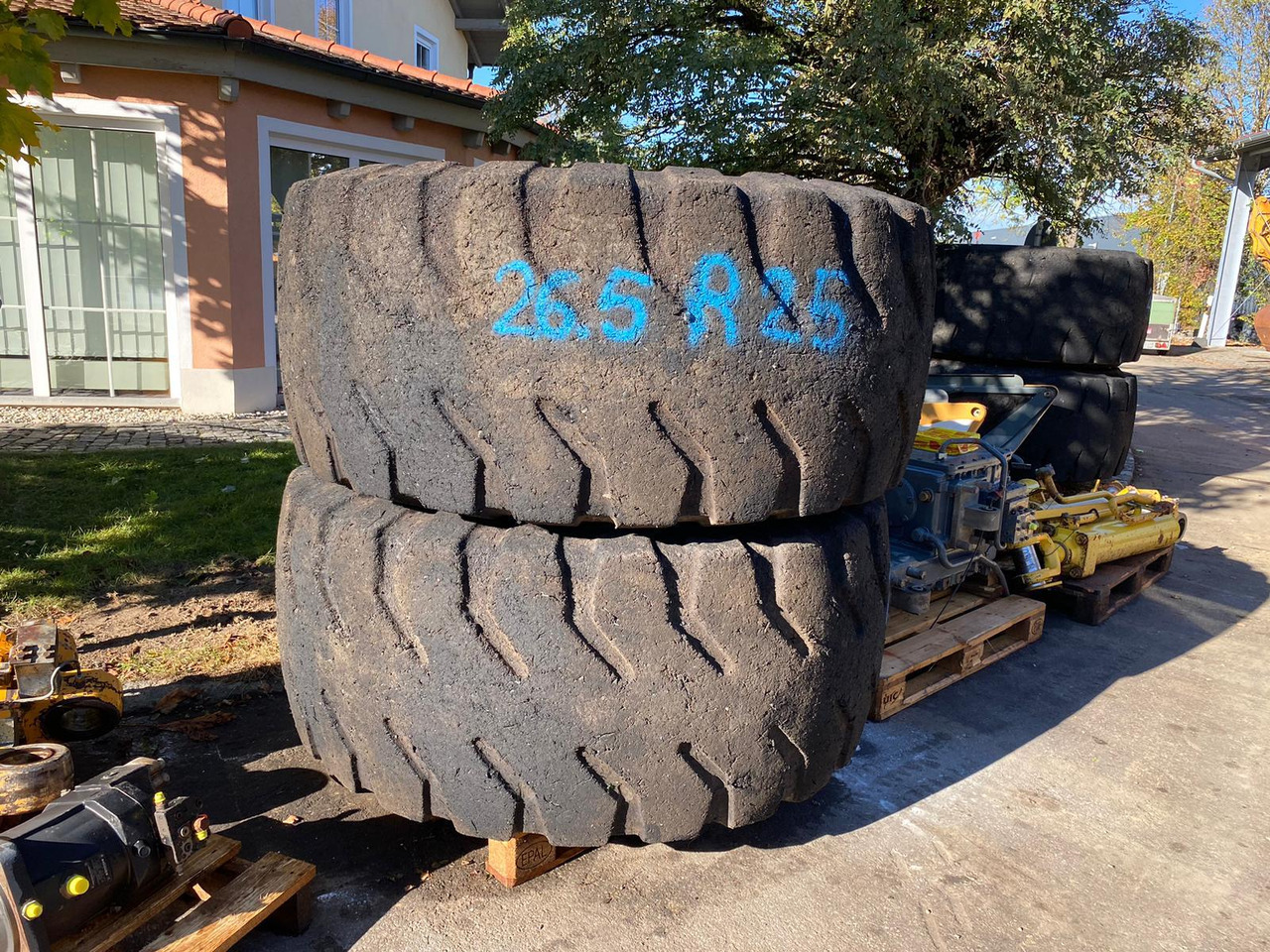 Liebherr 26,5R25 aus L564 - Reifen für Baumaschine: das Bild 1 Liebherr 26,5R25 aus L564 - Reifen für Baumaschine: das Bild 1
