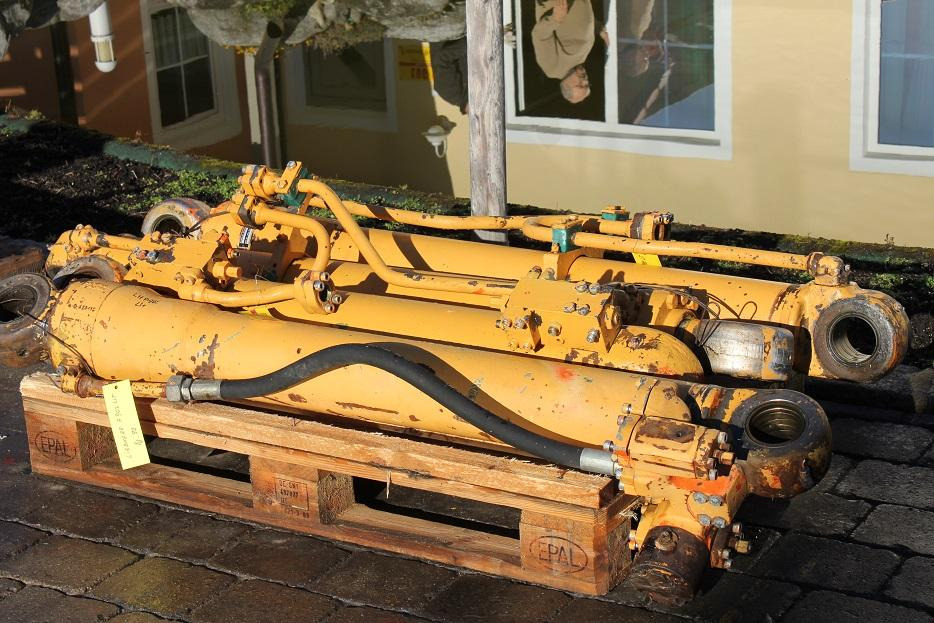 Liebherr A 902 LIT - Hydraulikzylinder für Baumaschine: das Bild 2 Liebherr A 902 LIT - Hydraulikzylinder für Baumaschine: das Bild 2