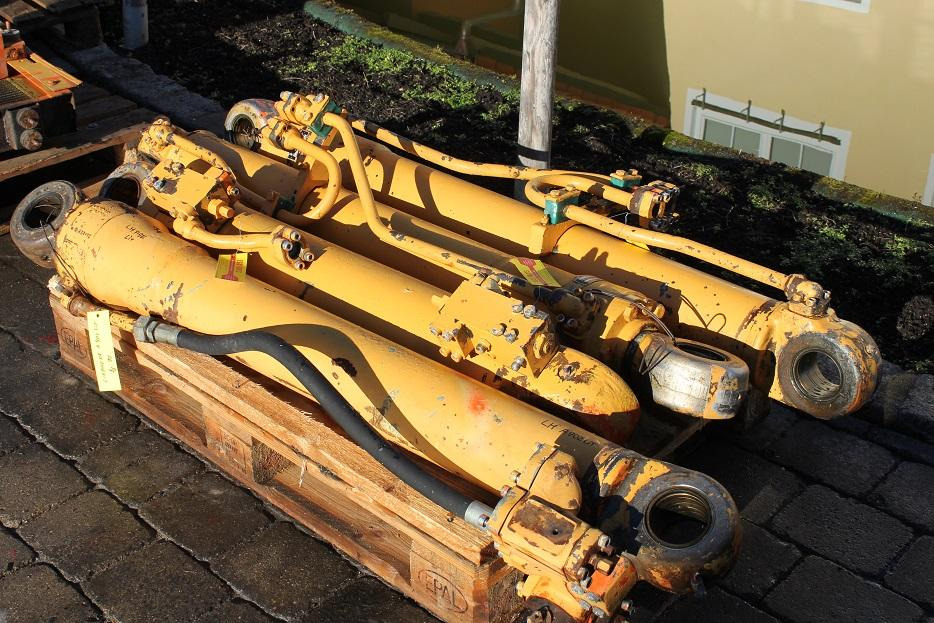 Liebherr A 902 LIT - Hydraulikzylinder für Baumaschine: das Bild 1 Liebherr A 902 LIT - Hydraulikzylinder für Baumaschine: das Bild 1