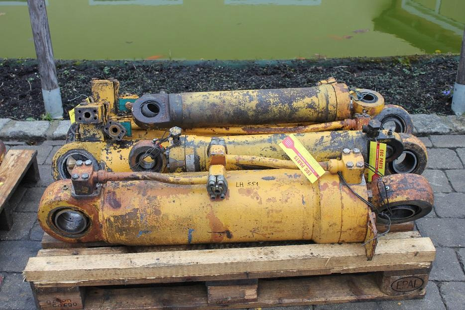 Liebherr L551 - Hydraulikzylinder für Baumaschine: das Bild 1 Liebherr L551 - Hydraulikzylinder für Baumaschine: das Bild 1