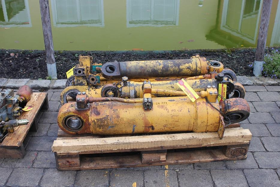 Liebherr L551 - Hydraulikzylinder für Baumaschine: das Bild 3 Liebherr L551 - Hydraulikzylinder für Baumaschine: das Bild 3