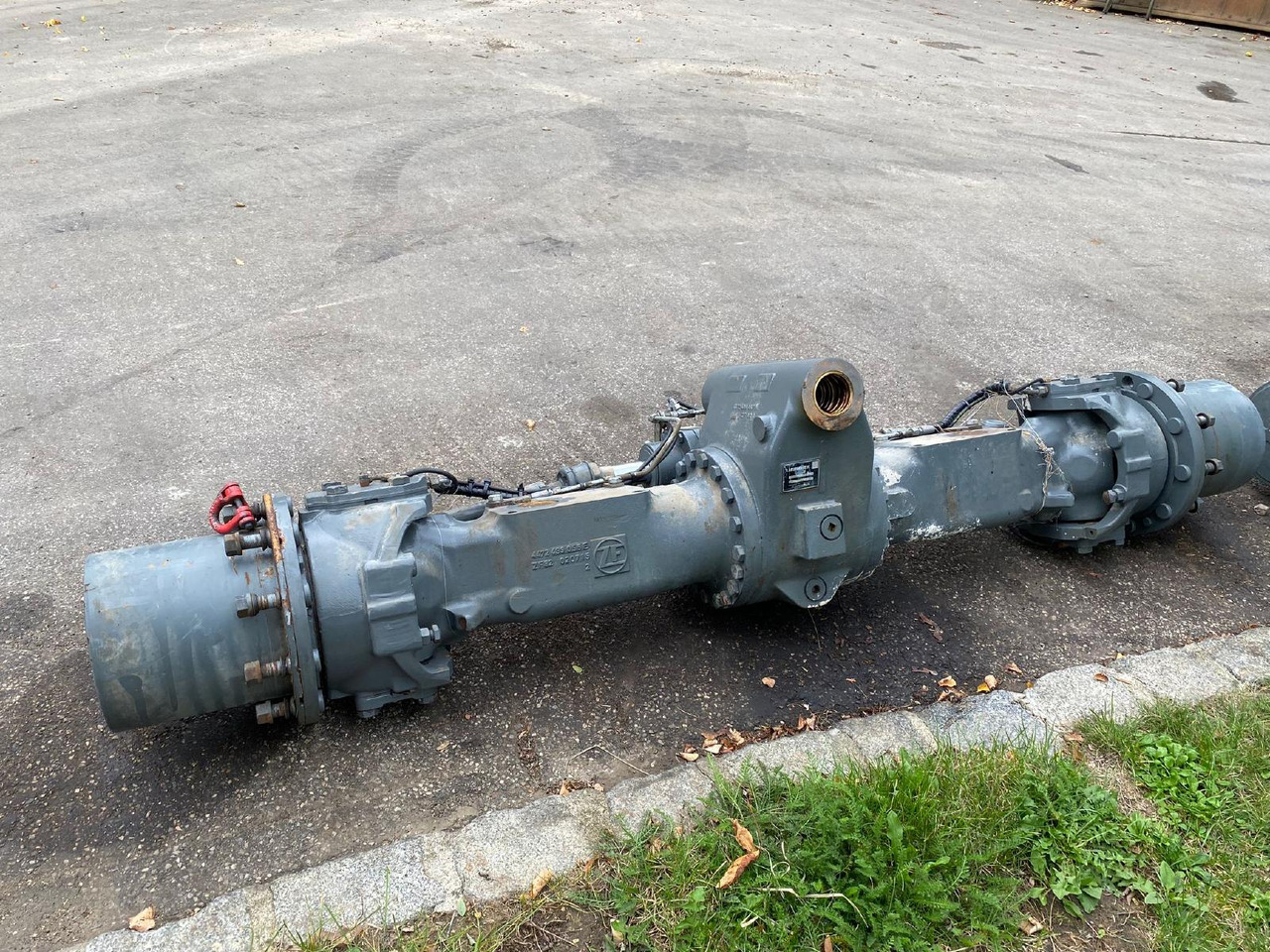 Liebherr MS 3070 MT 3070 aus LH24M LIT - Achse und Teile für Baumaschine: das Bild 2 Liebherr MS 3070 MT 3070 aus LH24M LIT - Achse und Teile für Baumaschine: das Bild 2
