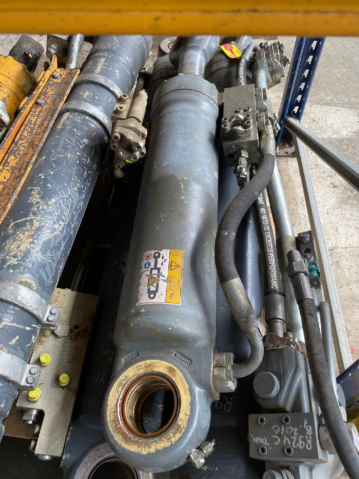 Liebherr R 924 C - Hydraulikzylinder für Baumaschine: das Bild 1 Liebherr R 924 C - Hydraulikzylinder für Baumaschine: das Bild 1