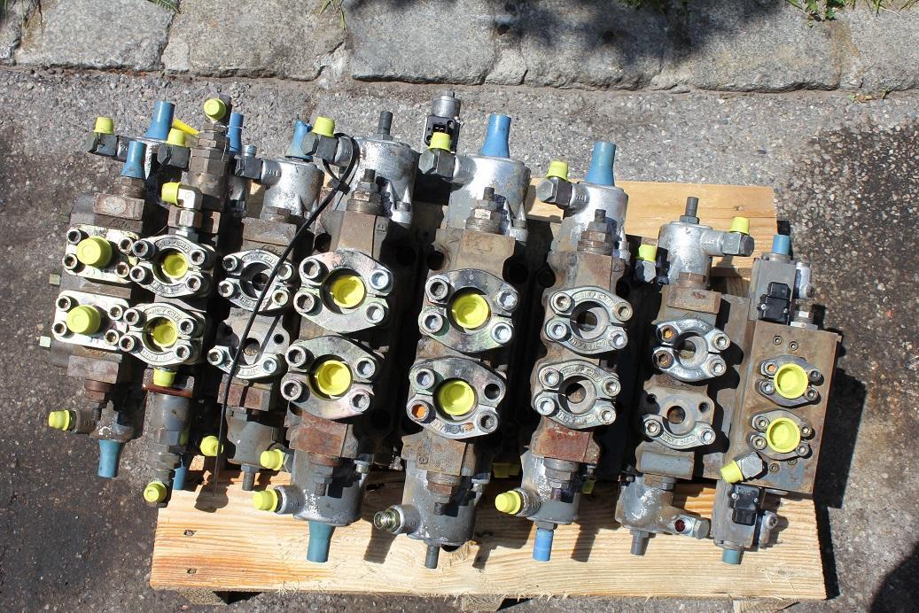 Liebherr R 924 compact - Hydraulik ventil für Baumaschine: das Bild 2 Liebherr R 924 compact - Hydraulik ventil für Baumaschine: das Bild 2