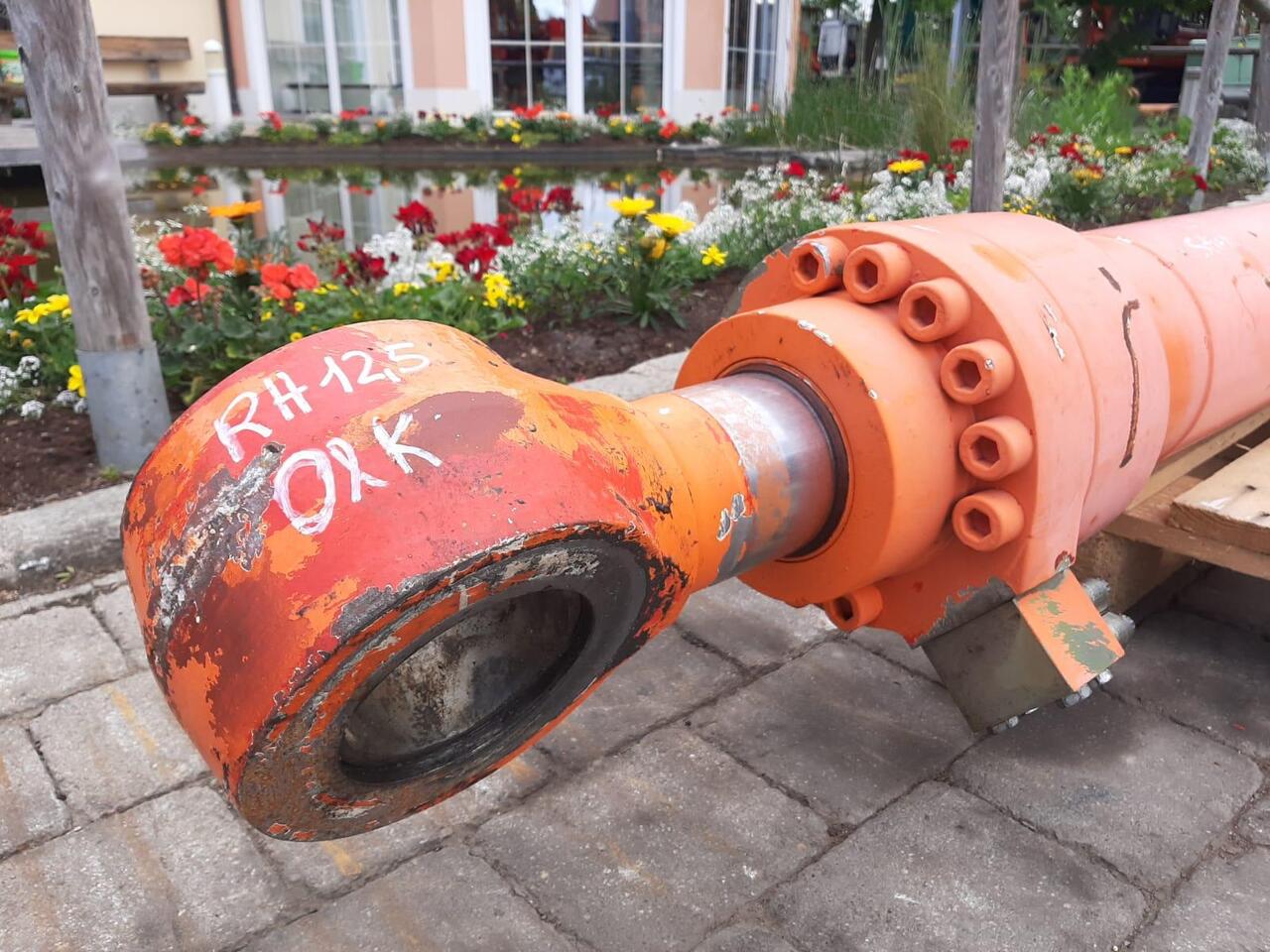Hydraulikzylinder für Kettenbagger O&K RH 12,5: das Bild 9