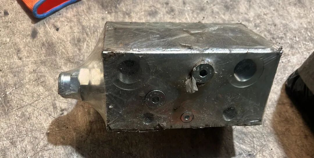 Rexroth Flow Divider R930062425 - Bremsventil für LKW: das Bild 2 Rexroth Flow Divider R930062425 - Bremsventil für LKW: das Bild 2