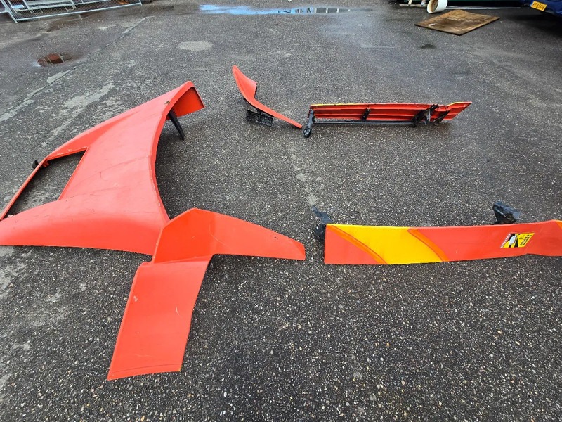 MAN TGX Spoiler - Aeropack/ Spoiler für LKW: das Bild 2 MAN TGX Spoiler - Aeropack/ Spoiler für LKW: das Bild 2