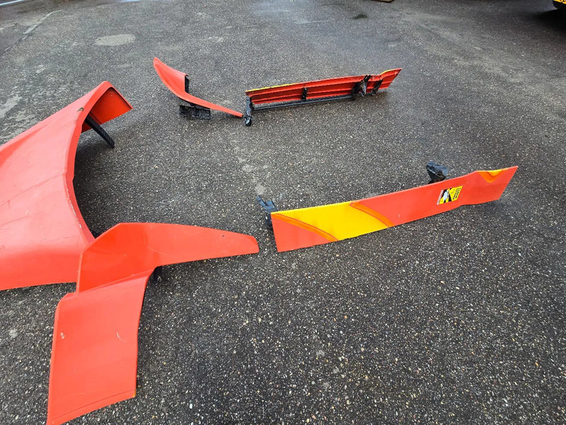 MAN TGX Spoiler - Aeropack/ Spoiler für LKW: das Bild 1 MAN TGX Spoiler - Aeropack/ Spoiler für LKW: das Bild 1