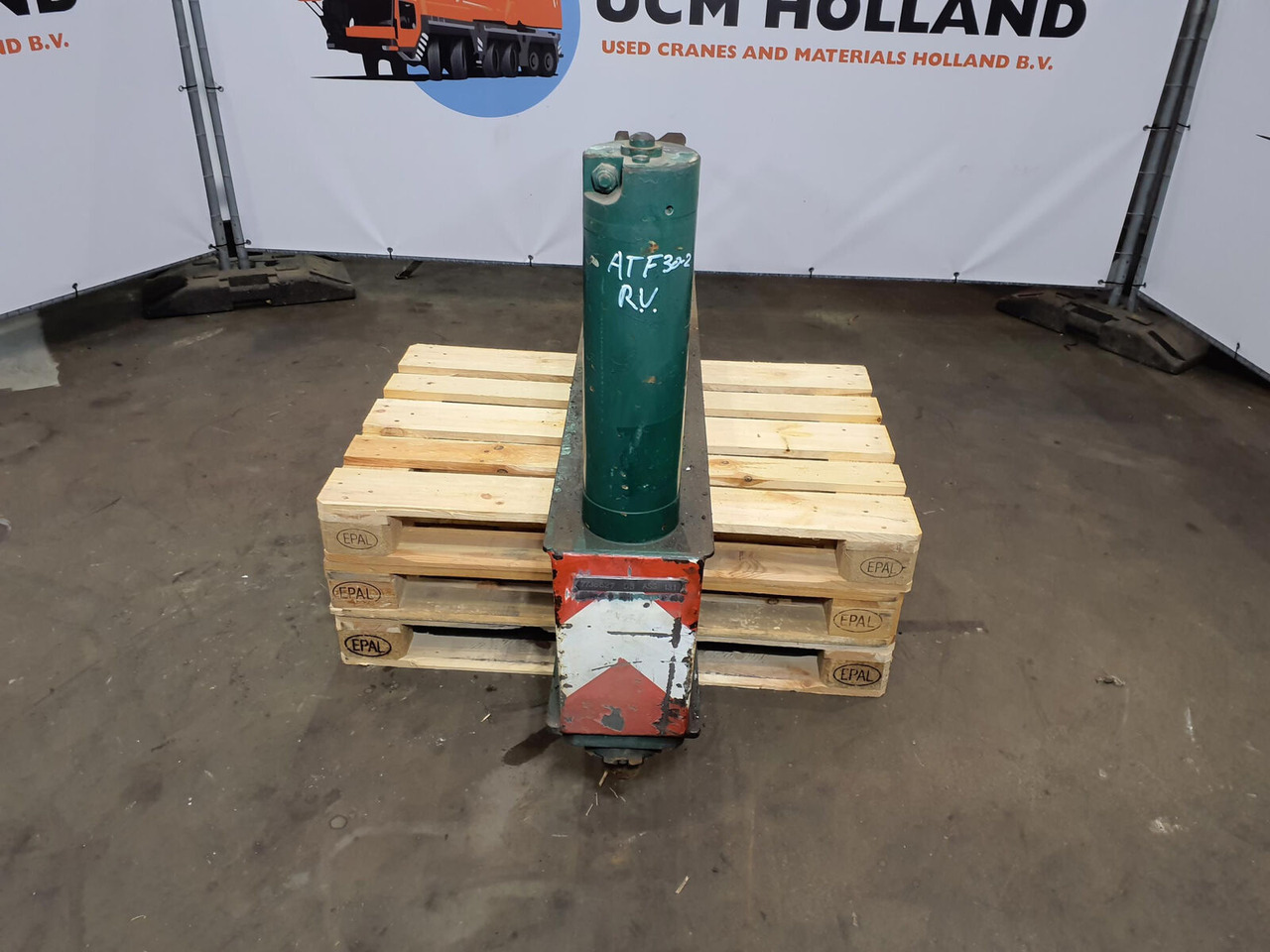 FAUN ATF 30-2 outrigger beam front complete - Federung für Mobilkran: das Bild 5 FAUN ATF 30-2 outrigger beam front complete - Federung für Mobilkran: das Bild 5