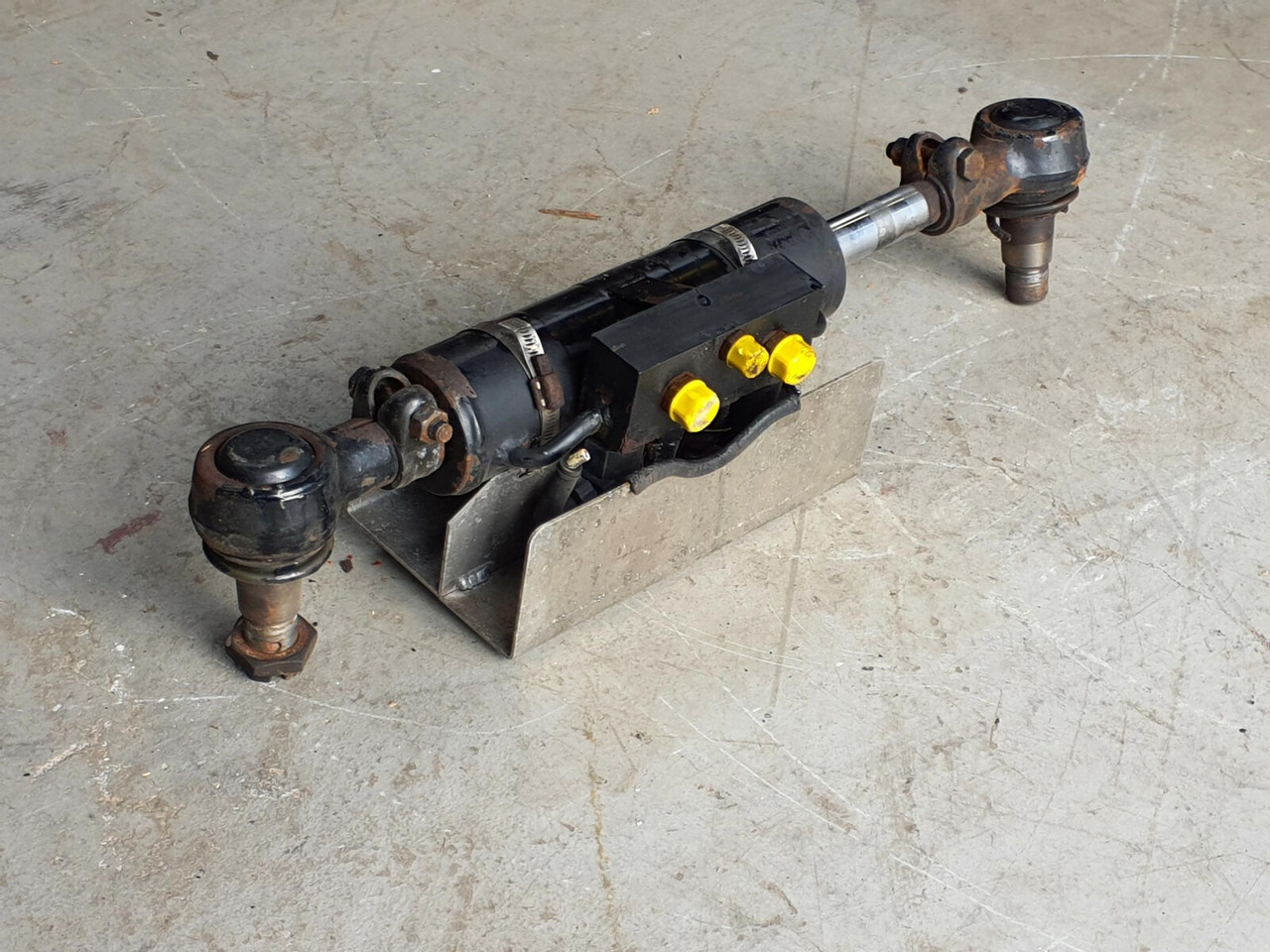FAUN ATF 45-3 steering cilinder left axle 3 - Hydraulikzylinder für Mobilkran: das Bild 4 FAUN ATF 45-3 steering cilinder left axle 3 - Hydraulikzylinder für Mobilkran: das Bild 4