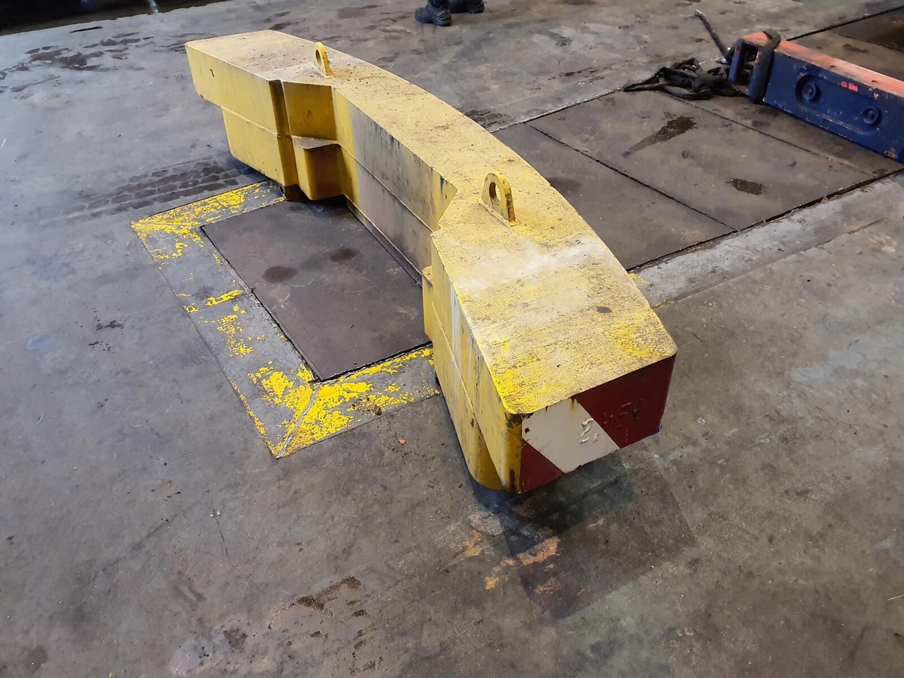 FAUN ATF 45 counterweight 2,45 ton - Gegengewicht für Mobilkran: das Bild 4 FAUN ATF 45 counterweight 2,45 ton - Gegengewicht für Mobilkran: das Bild 4