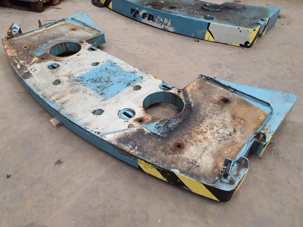 FAUN ATF 60-3 counterweight 1.6 ton - Gegengewicht für Mobilkran: das Bild 1 FAUN ATF 60-3 counterweight 1.6 ton - Gegengewicht für Mobilkran: das Bild 1