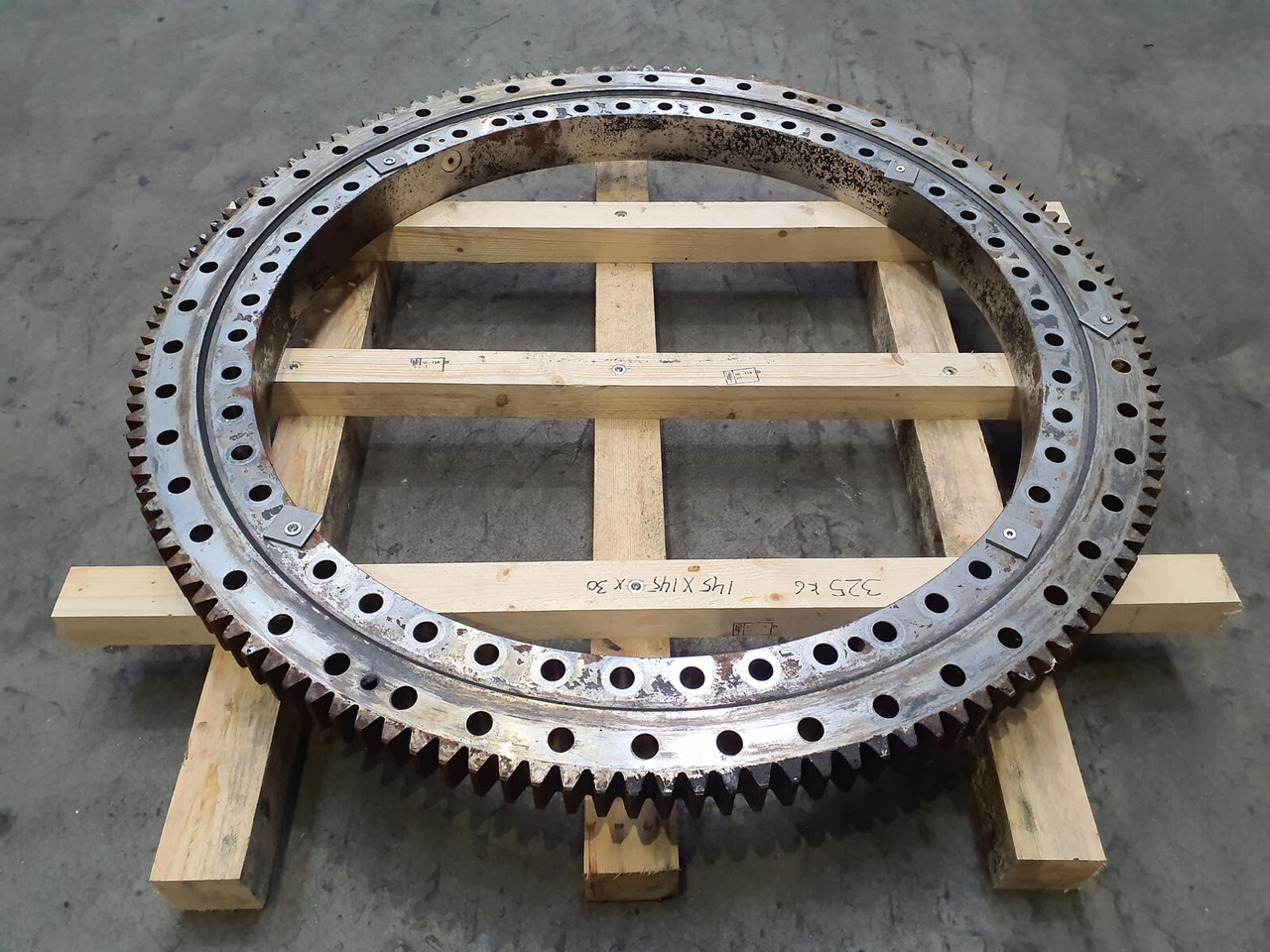 FAUN RTF 25-2 slewing ring - Drehkranz für Mobilkran: das Bild 1 FAUN RTF 25-2 slewing ring - Drehkranz für Mobilkran: das Bild 1