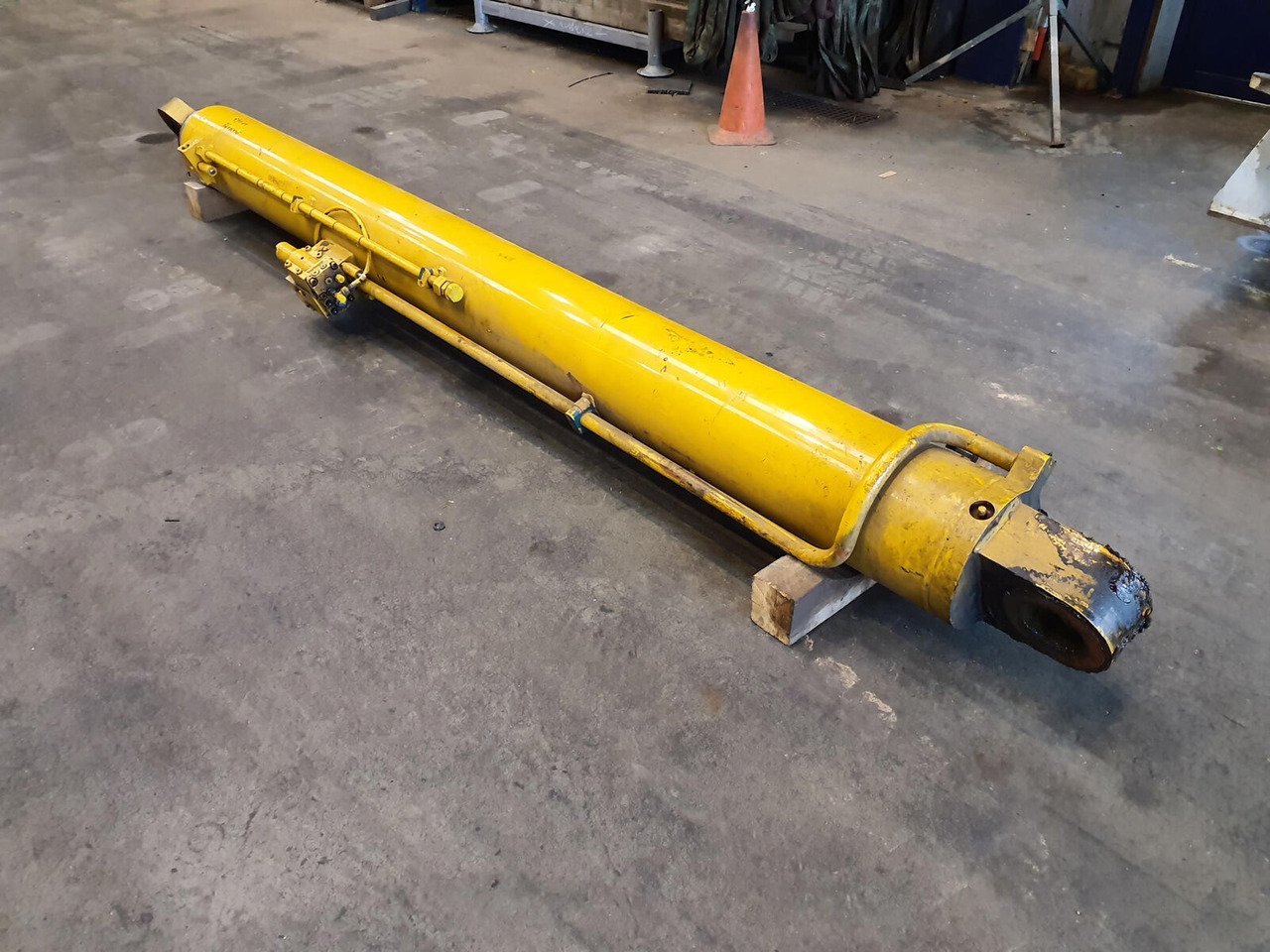 Grove GMK 3050 boom cylinder - Hydraulikzylinder für Mobilkran: das Bild 1 Grove GMK 3050 boom cylinder - Hydraulikzylinder für Mobilkran: das Bild 1