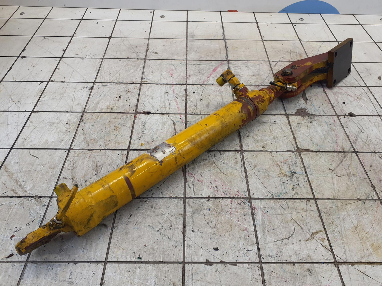 Grove GMK 3050 swivel cylinder counterweight - Hydraulikzylinder für Mobilkran: das Bild 2 Grove GMK 3050 swivel cylinder counterweight - Hydraulikzylinder für Mobilkran: das Bild 2