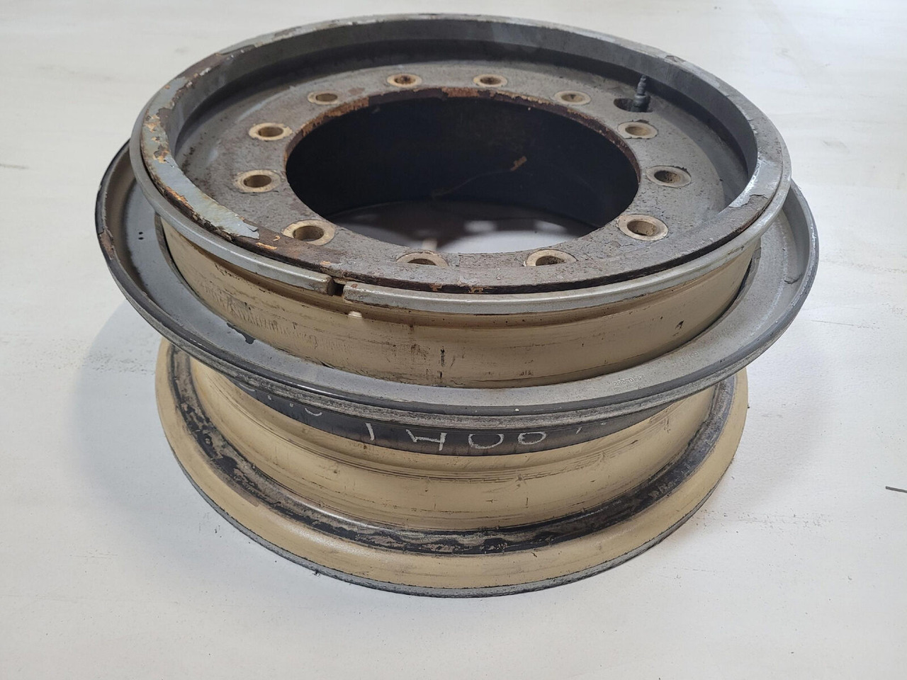 Grove Rim 385/95R25 12 5.5 3p - Felge für Kran: das Bild 1 Grove Rim 385/95R25 12 5.5 3p - Felge für Kran: das Bild 1