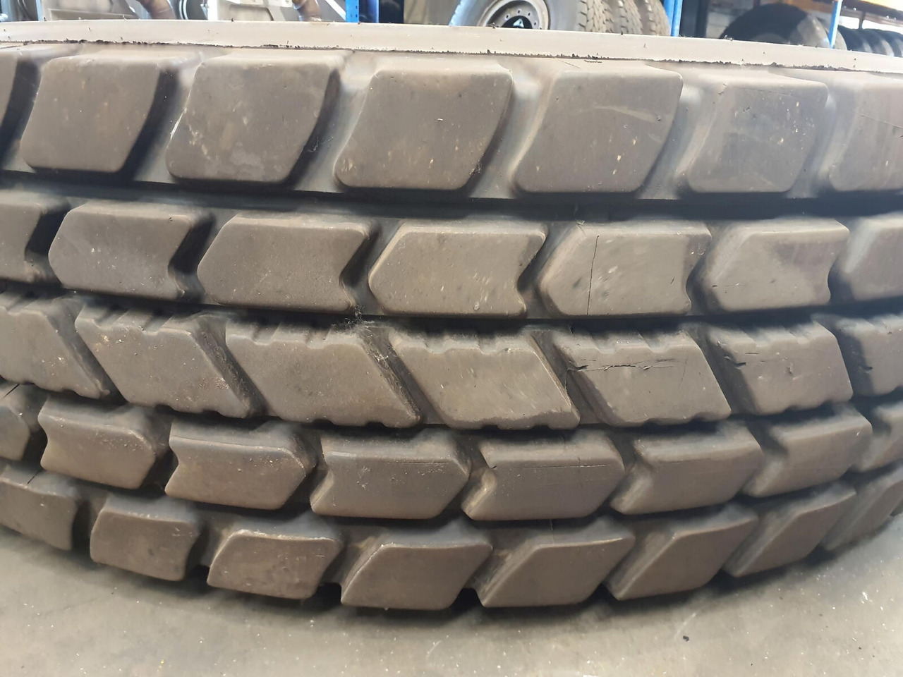 Grove Wheel 385/95R25 12 5.4 3p - Komplettrad für Kran: das Bild 3 Grove Wheel 385/95R25 12 5.4 3p - Komplettrad für Kran: das Bild 3