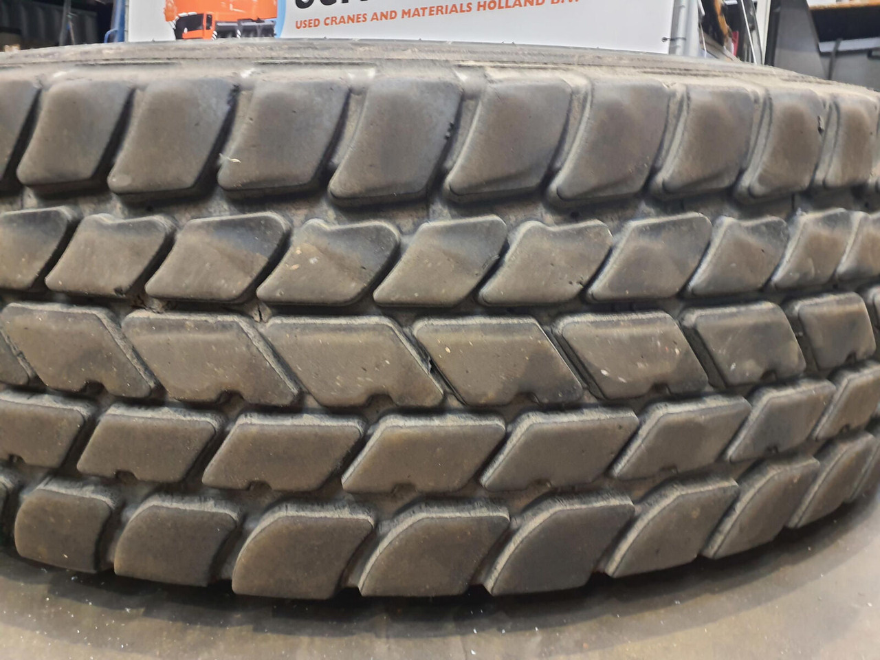 Grove Wheel 445/95R25 12 13.4 2p alu - Komplettrad für Kran: das Bild 3 Grove Wheel 445/95R25 12 13.4 2p alu - Komplettrad für Kran: das Bild 3