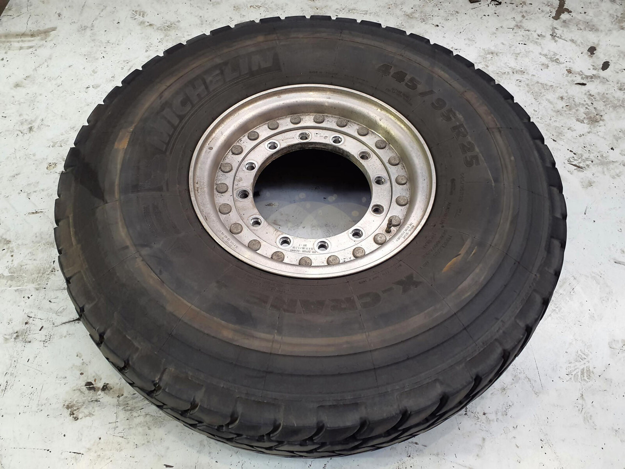 Grove Wheel 445/95R25 12 9 2p alu - Komplettrad für Kran: das Bild 3 Grove Wheel 445/95R25 12 9 2p alu - Komplettrad für Kran: das Bild 3