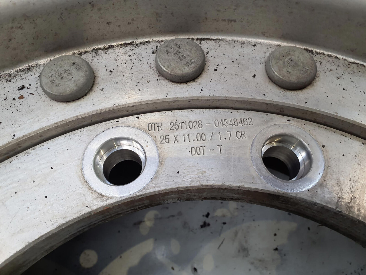 Grove Wheel 445/95R25 12 9 2p alu - Komplettrad für Kran: das Bild 5 Grove Wheel 445/95R25 12 9 2p alu - Komplettrad für Kran: das Bild 5